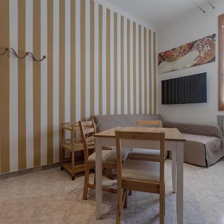 Apartment Urban Living Nest: Prime Location *