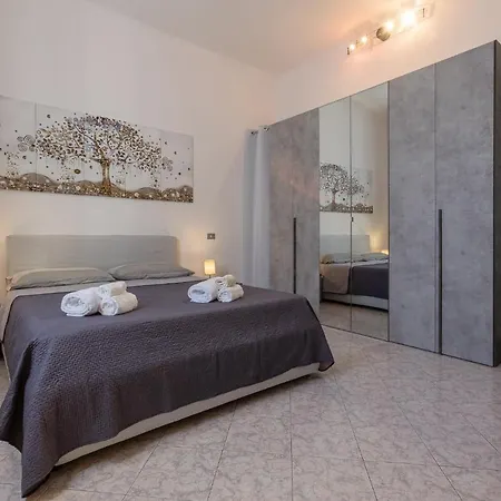 Apartment Urban Living Nest: Prime Location