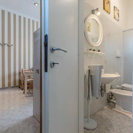 Urban Living Nest: Prime Location Apartment