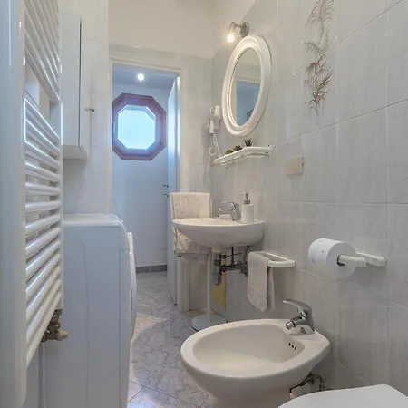 Apartment Urban Living Nest: Prime Location *