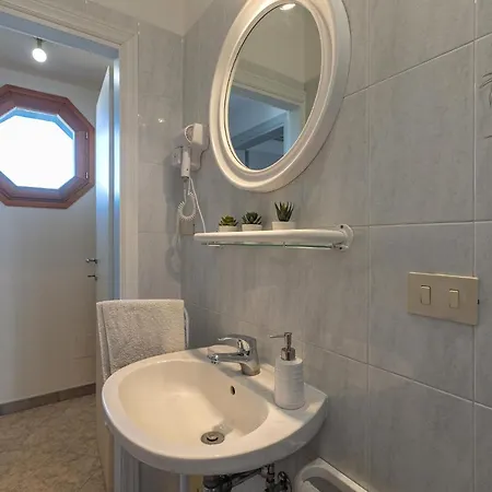 Apartment Urban Living Nest: Prime Location *