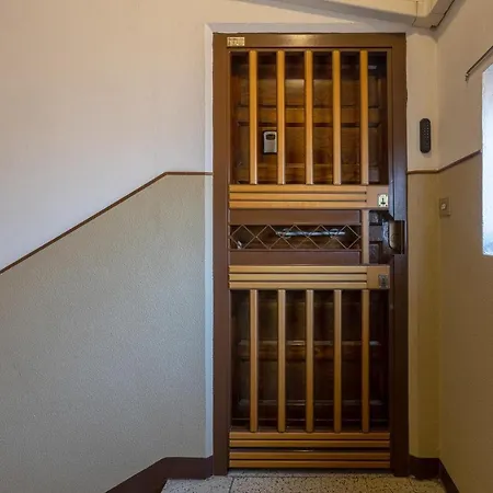 Apartment Urban Living Nest: Prime Location *